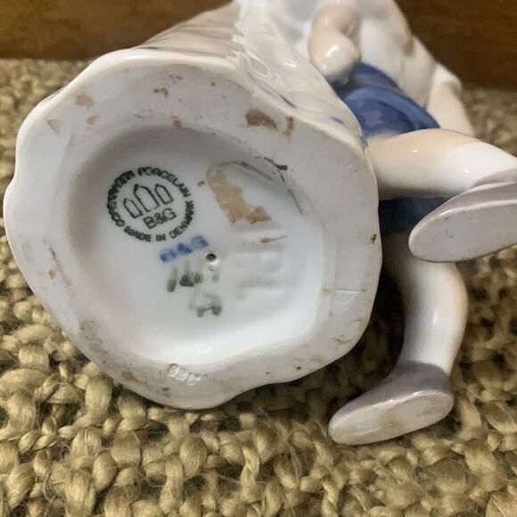 BING & GRONDAHL DANISH PORCELAIN THE KISS BOY & GIRL FIGURINE 1614 - Picture 4 of 4